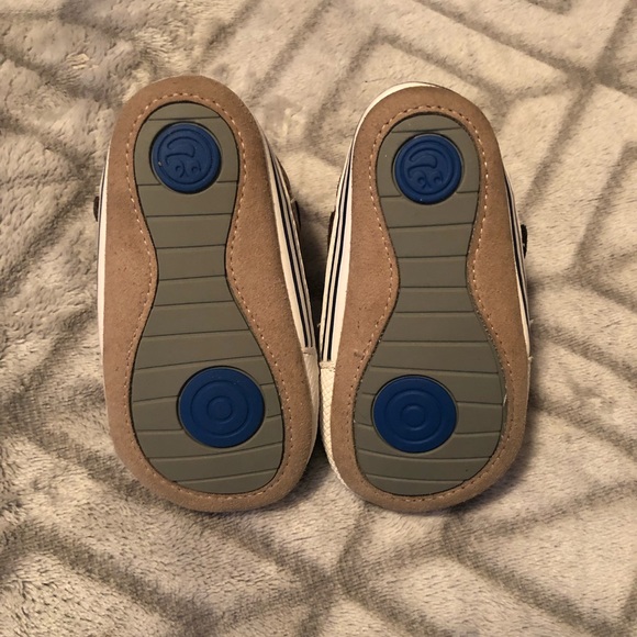 ❌❌SOLD❌❌Boy’s Target Shoes. Size 4! - Picture 3 of 3